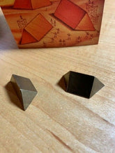 Load image into Gallery viewer, Magic Pyramid - You can form the pyramid in seconds - spectators not so much